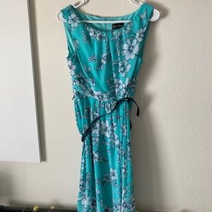 NWT Turquoise, Navy, and White Floral Print Spring/Summer Dress Sz 6